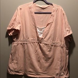 Sonoma T-shirt with layered look.